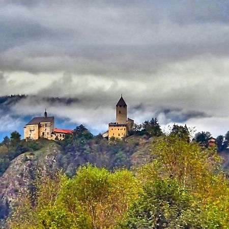Отель Burgfrieden Випитено Экстерьер фото
