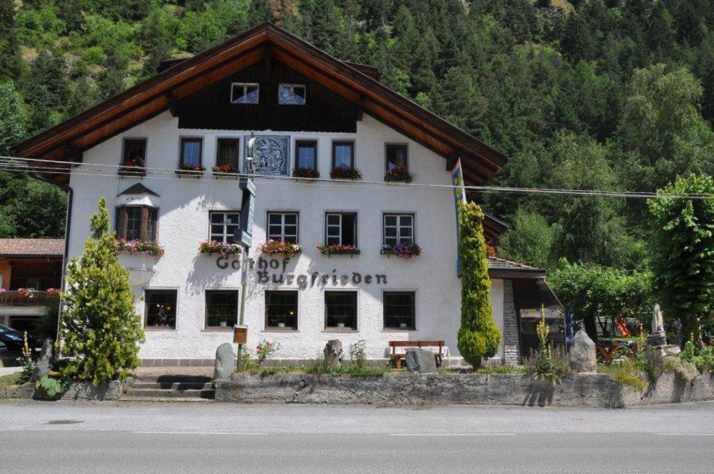 Отель Burgfrieden Випитено Экстерьер фото